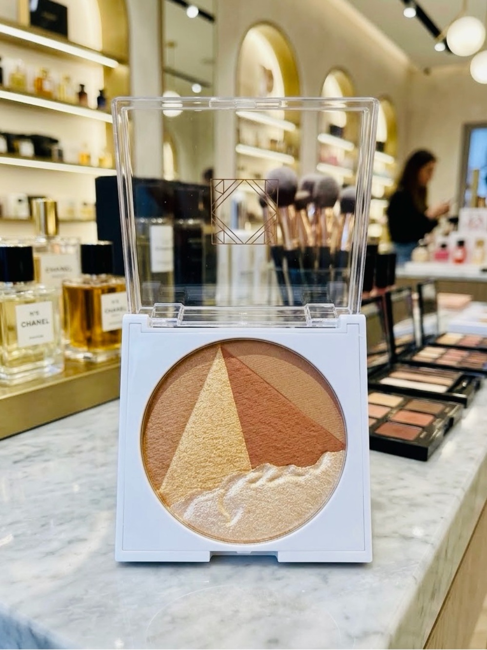 OFRA Multi-Tone Radiant Highlighter Palette - Gold, Peach, Bronze
